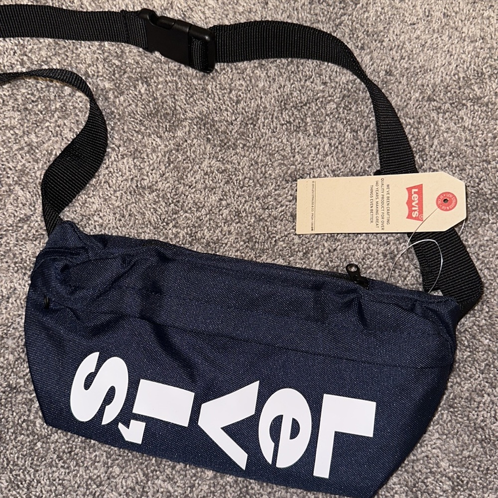 Levi's ® Wordmark Unisex Navy Blue Waist Pack - Picture 8 of 9